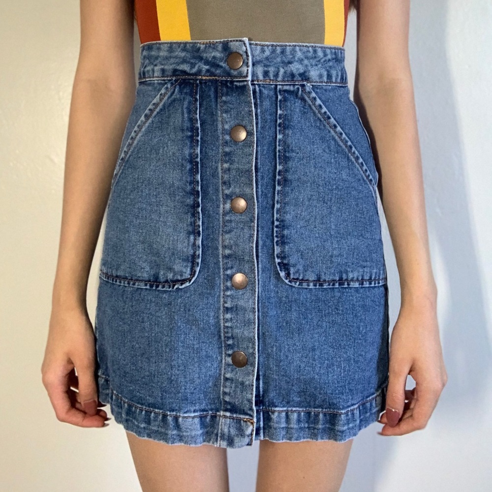 Forever 21 Mini Snap up denim skirt